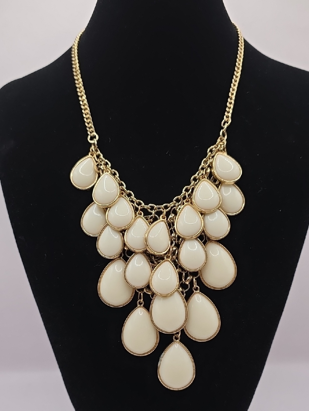 Elegant Cream Teardrop Statement Necklace - Gold Tone